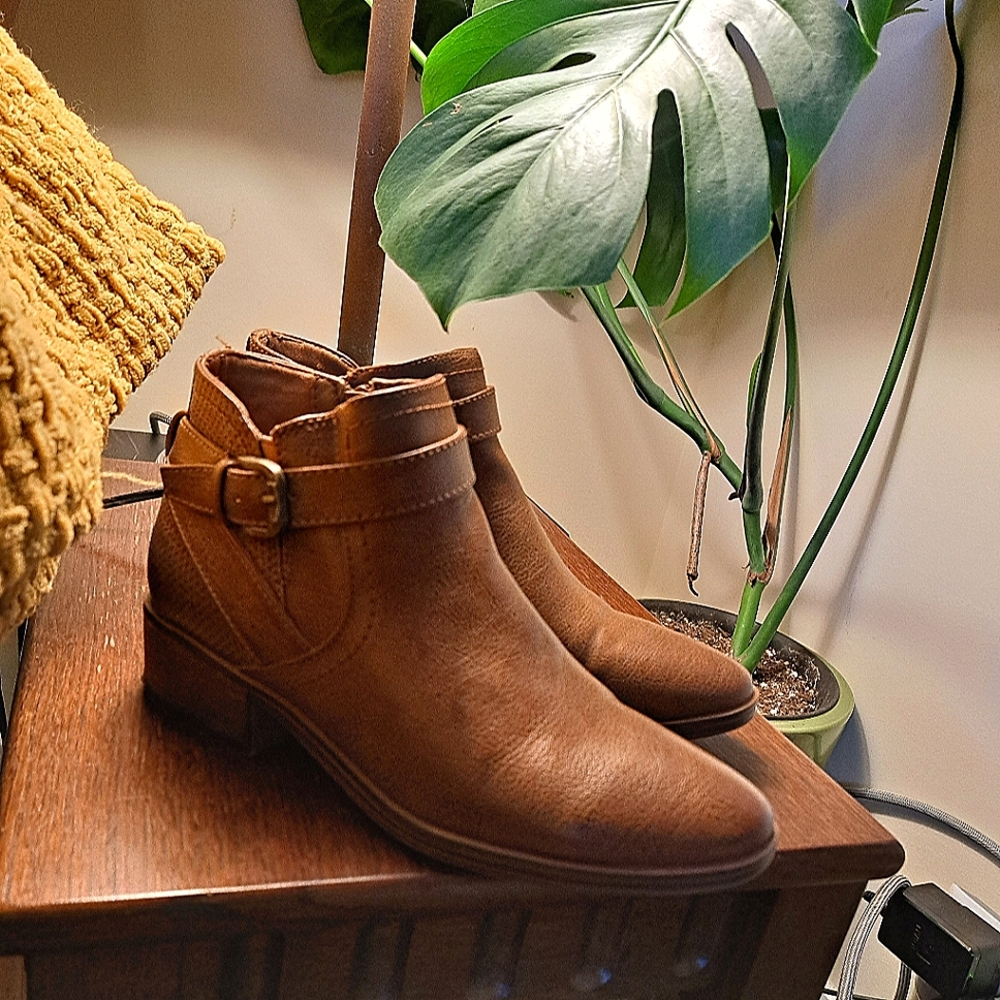 Denver Hayes Ankle Boots